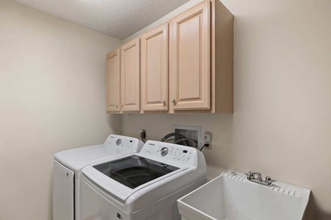 Building Photo - Riva Ridge