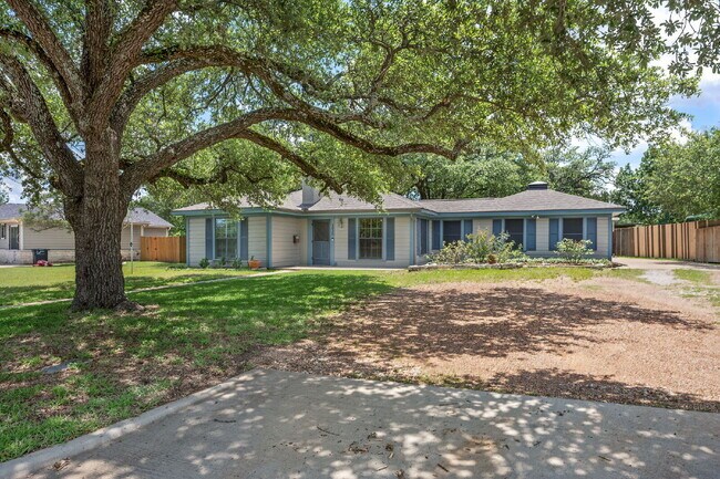 Building Photo - 1030 Walton Dr