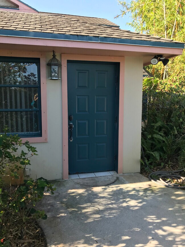 Building Photo - 4884 Bonanza Ct