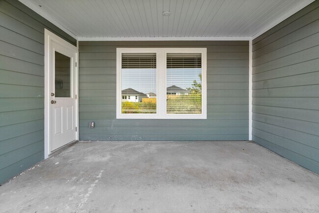 Building Photo - Brand-New 3 Bedroom Home in Prairie Grove!...