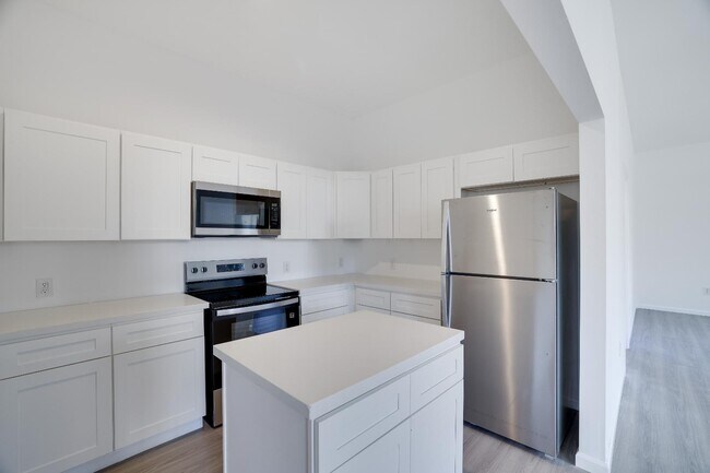 Building Photo - 9406 Juniper Dr