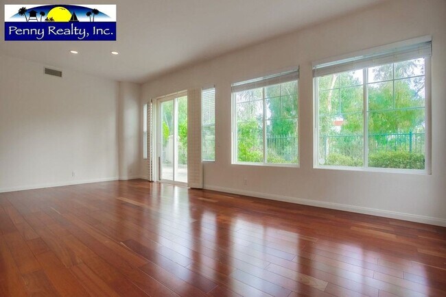 Building Photo - Stunning 4 Bedroom 3.5 Bath Home in the Co...