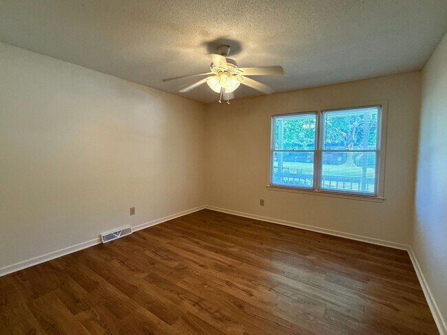 Building Photo - 2083 Ridgecrest Rd