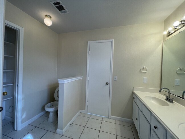 Building Photo - 1505 St Croix Ln