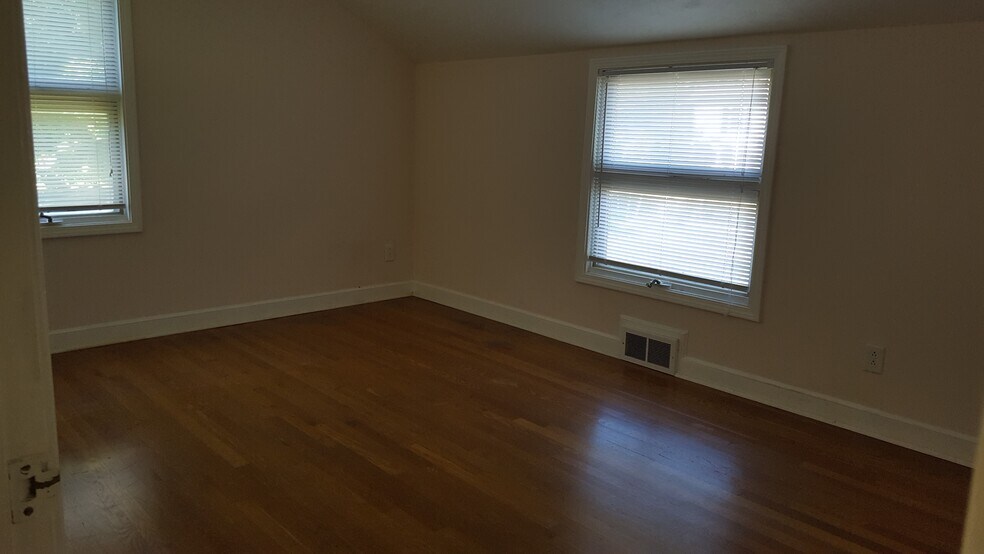 Building Photo - 969 Meadowbrook Dr