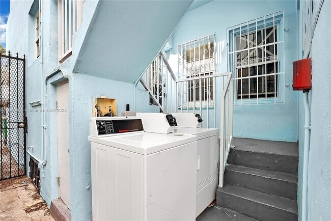 Building Photo - 748 Euclid Ave