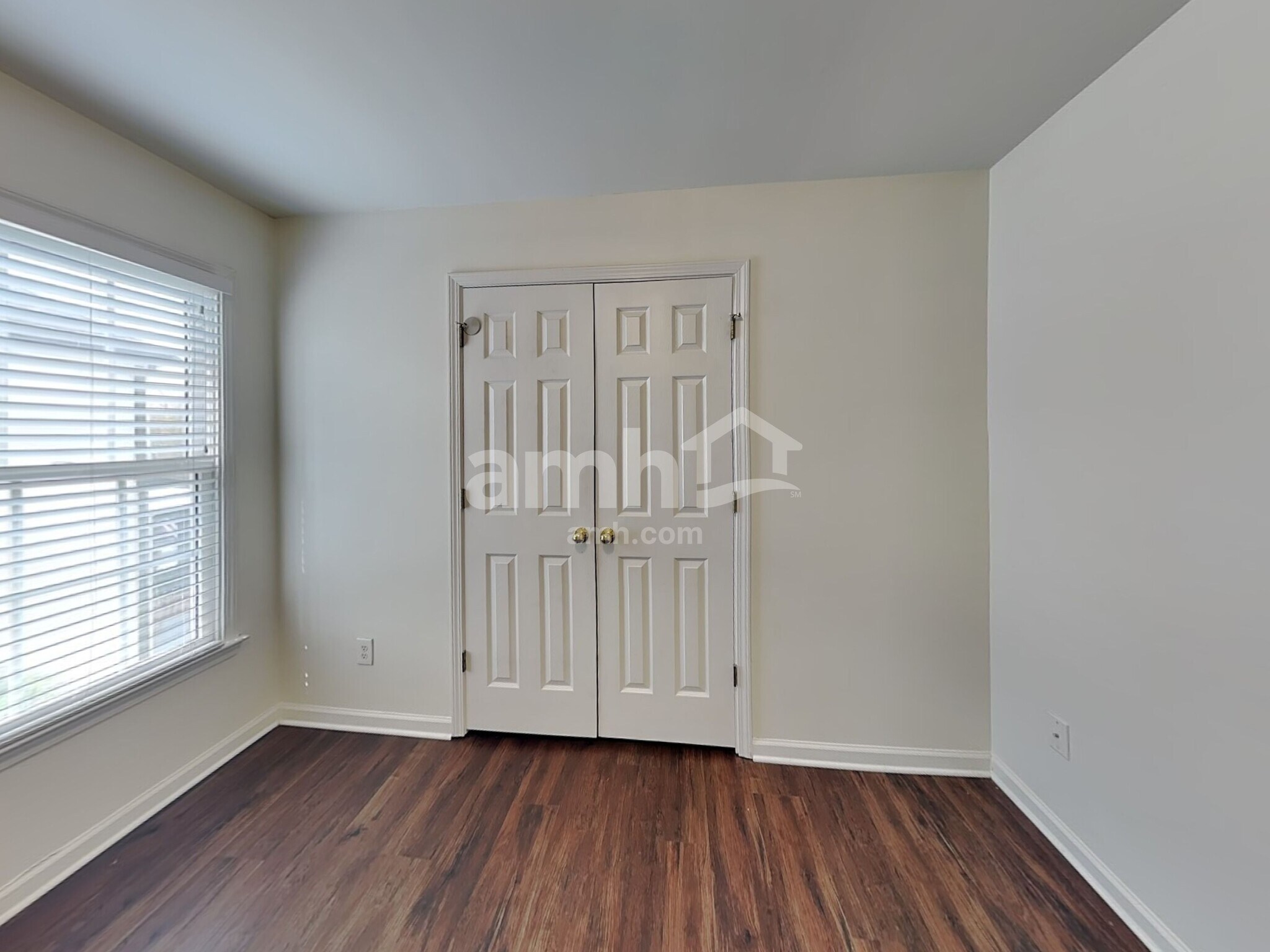 Building Photo - 1555 Brentwood Dr