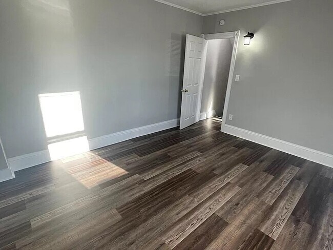 Building Photo - 47 W 17th St