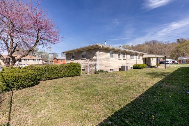 Building Photo - 1702 Bonnyville Blvd