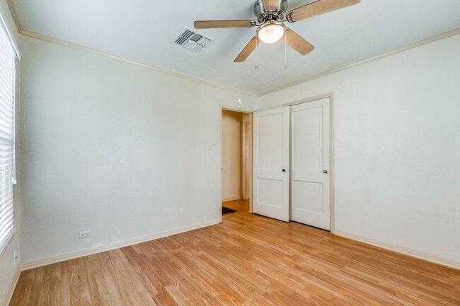 Building Photo - 322 Byrnes Dr