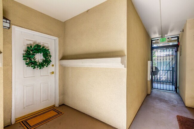 Building Photo - 2BD, 2BA City Park West Condo with 2 Garag...
