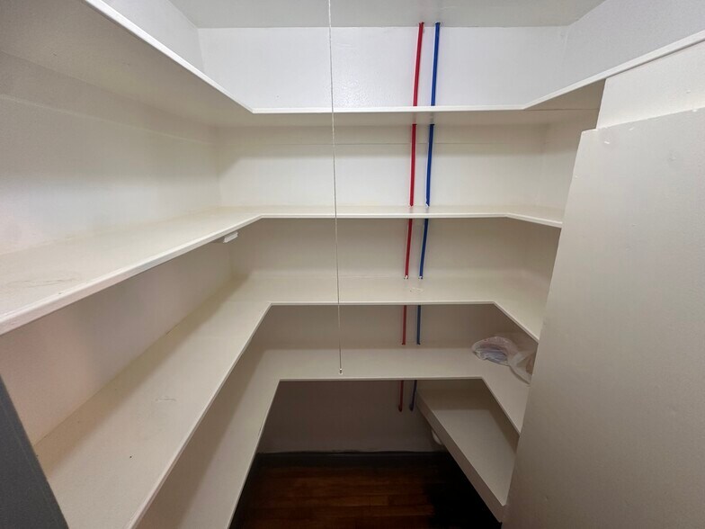 Building Photo - 3805 Highland Dr