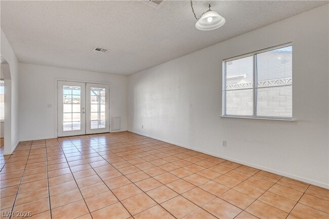 Building Photo - 707 Honeybee Ct