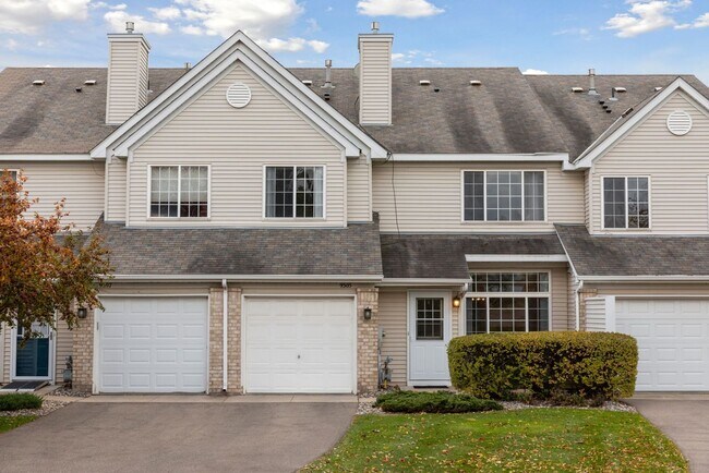 Primary Photo - Great 2 bedroom, 1.5 bathroom Townhome in ...