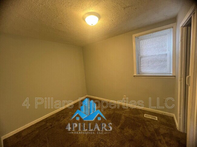 Building Photo - 1311 E Columbus Dr