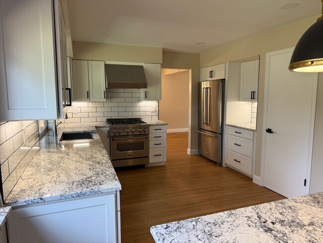 Building Photo - Stunning Cheyenne Mountain 4 Bedroom Home