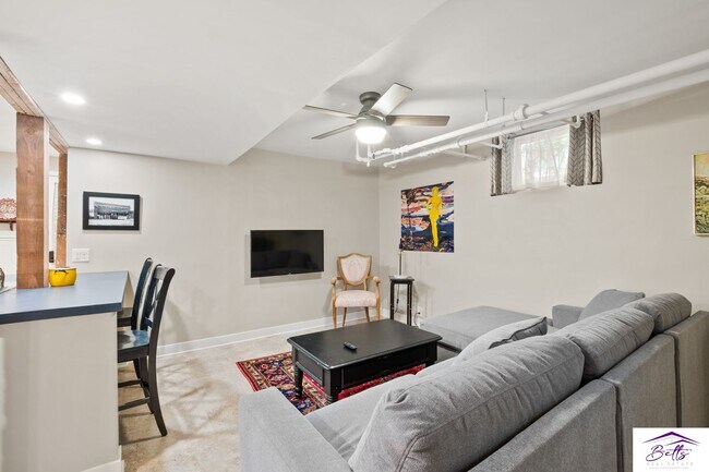 Building Photo - 132N33RD