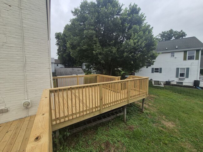 Building Photo - 143 Kenton St