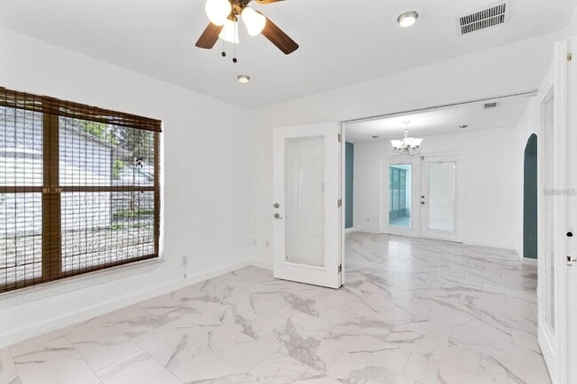 Building Photo - 10625 Bresslyn Blvd