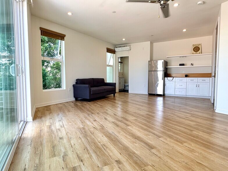 Building Photo - 5601 W 78th St
