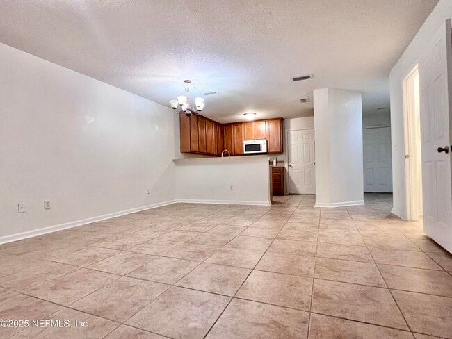 Building Photo - 302 Cherry Way