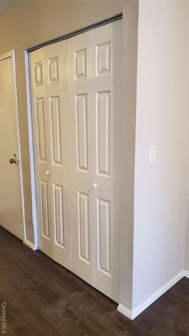 Building Photo - 460 Old Town Rd