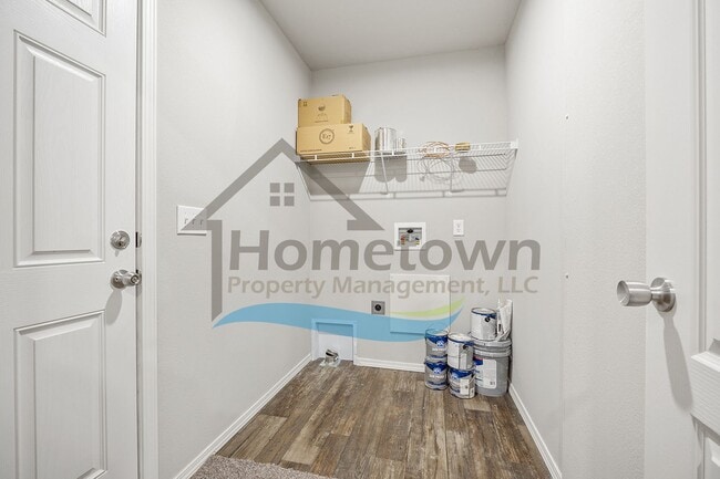 Building Photo - 3 Bedroom 2 Bathroom Home on a Private Lot out in the Country Near Sagle!