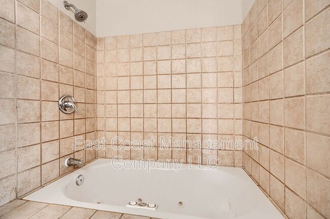 Building Photo - 1122 Scott St