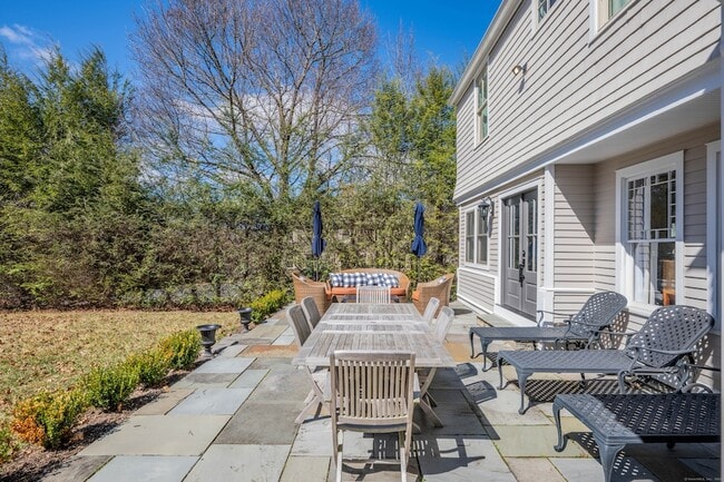 Building Photo - 75 Green Hill Rd