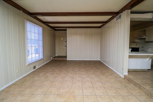 Building Photo - 1310 65th Dr