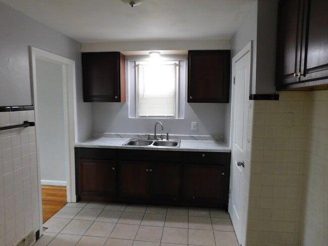 Building Photo - Newly Refreshed Move In Ready Bungalow