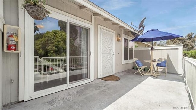 Building Photo - Large 3 Bdrm 2 Ba Condo w/ 2 Car Garage for Rent in Oceanside Available Now!