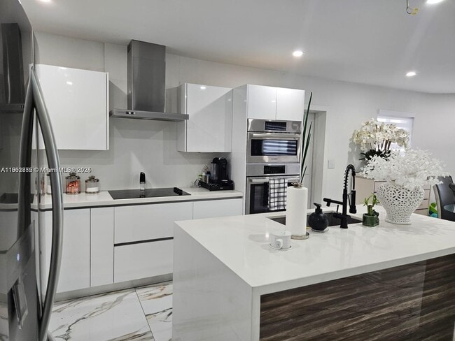 Building Photo - 106 SE 4th Ave