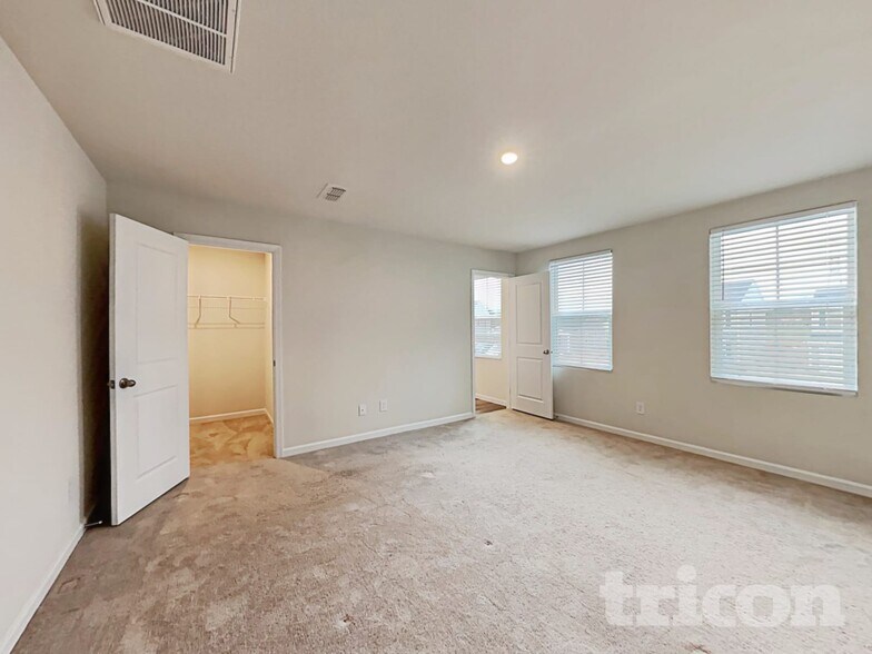 Building Photo - 467 Hobson Wy