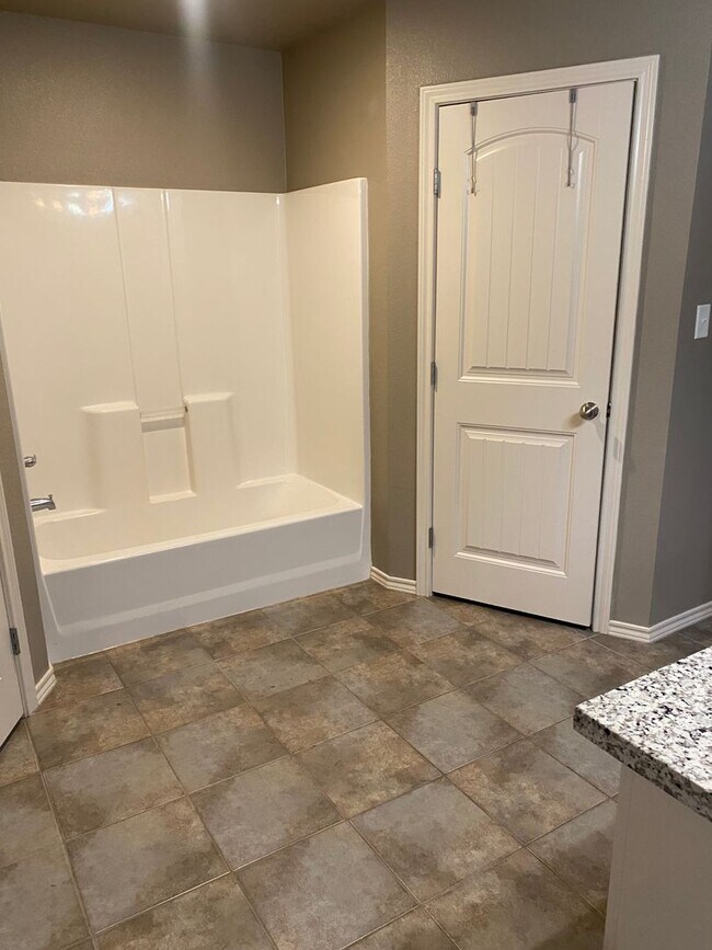 Building Photo - 3 bed 2 bath - Frenship ISD