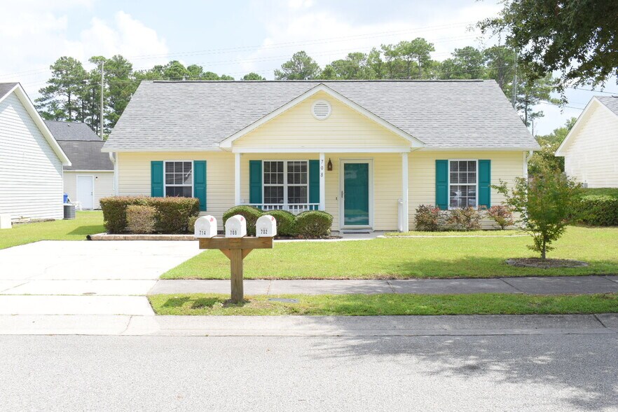 Building Photo - 708 Tabor Ln