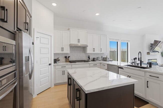 Building Photo - 26506 Brilliant Beam Wy