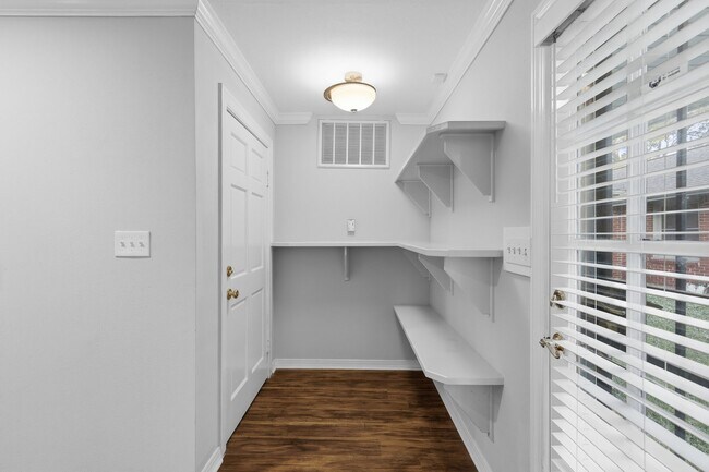 Building Photo - 3338 Prospect St