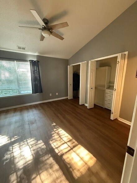 Building Photo - 225 Pawley Ave