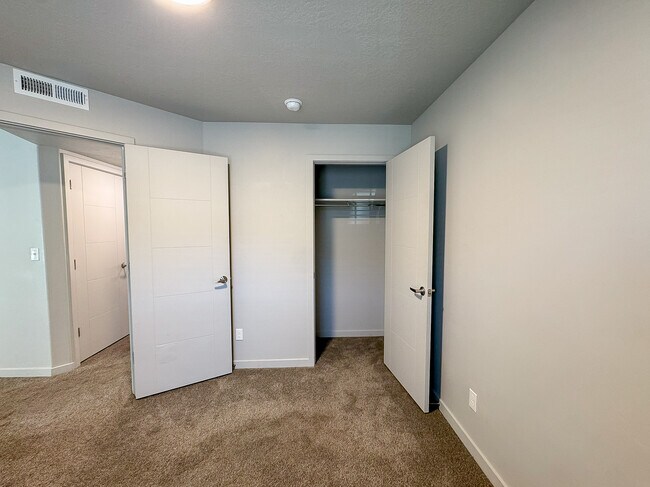 Building Photo - 64 W 600 S