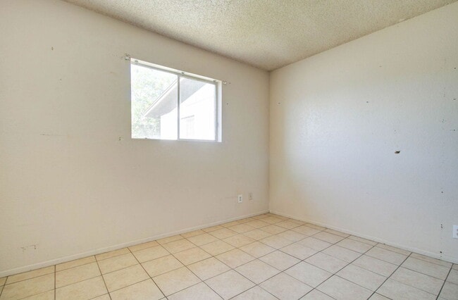 Building Photo - 373 N Williams St