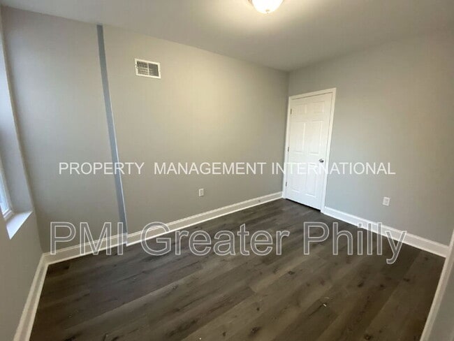 Building Photo - 5257 Addison St