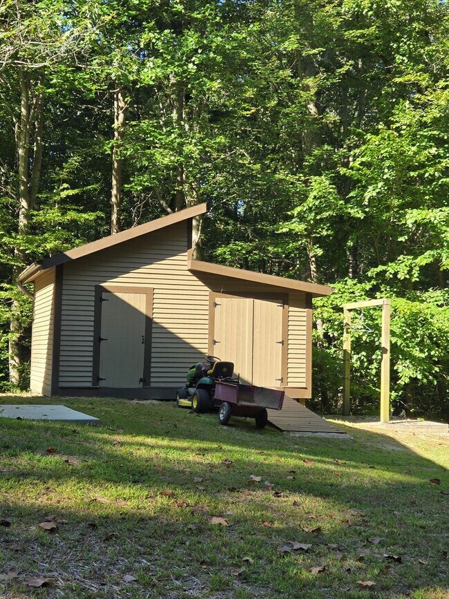 Building Photo - Beautiful Big Home in Huntingtown