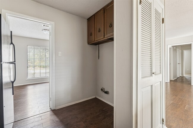 Building Photo - 324 Olive St