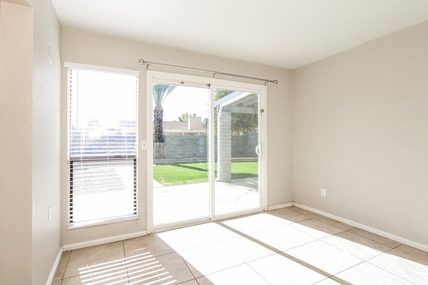 Building Photo - 5523 W Villa Maria Dr