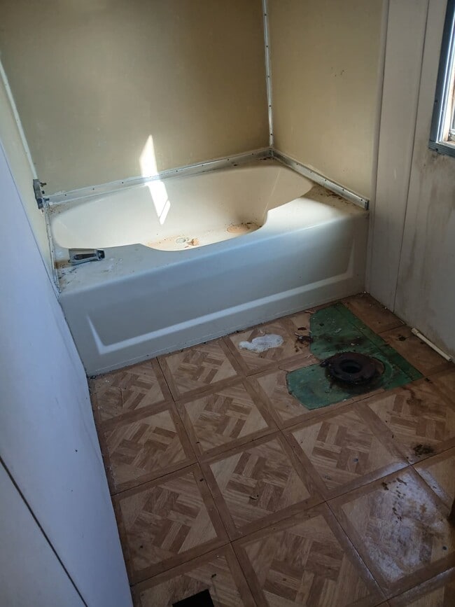 Building Photo - 710 Mill St