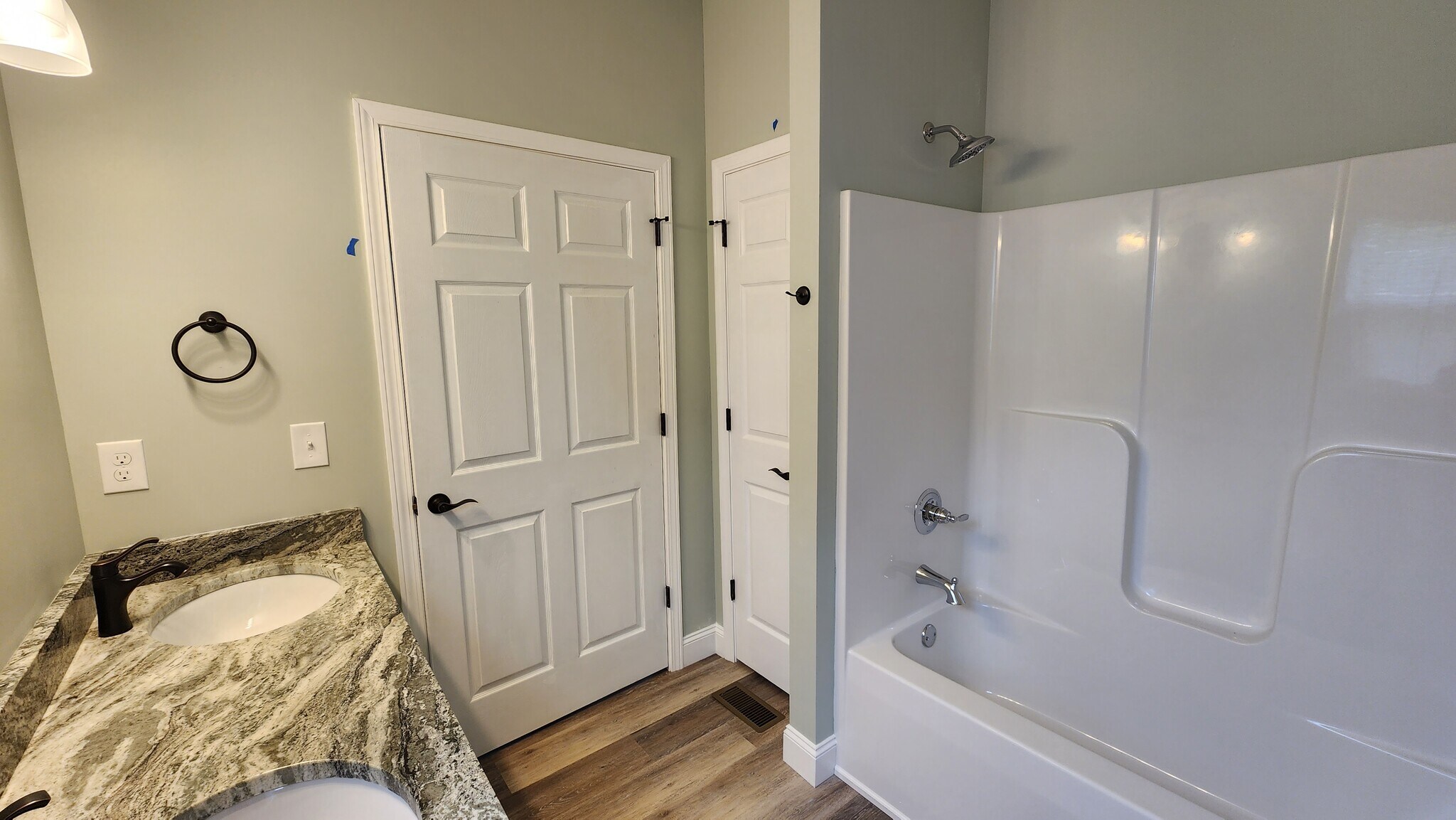 Building Photo - 829 River Cliff Dr