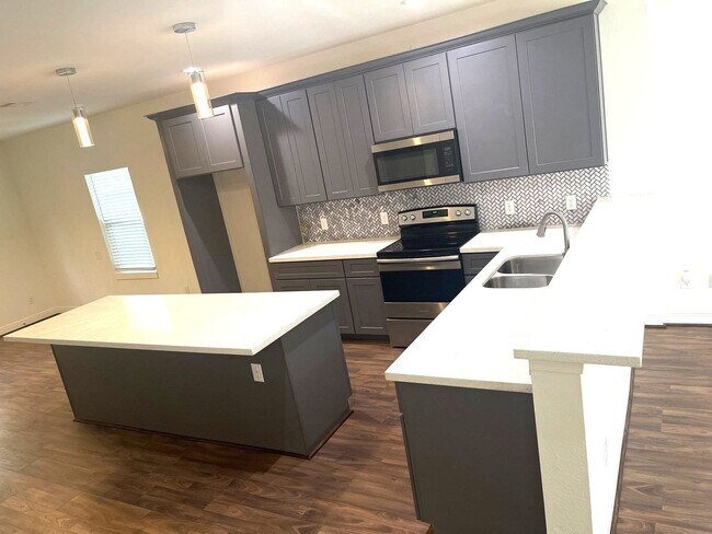 Building Photo - 4913 Southwind St