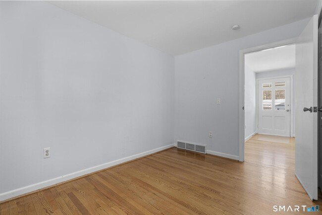 Building Photo - 338 Kenwood Ave