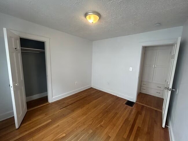 Building Photo - 46 Lawn Ave